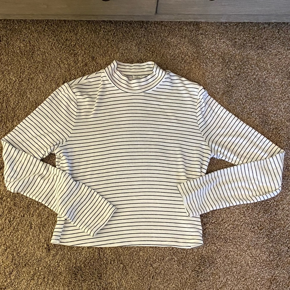 Black and cream striped, rubbed top.